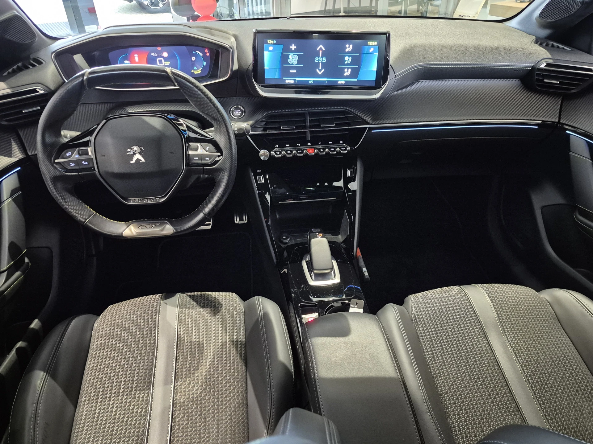 Peugeot e-208