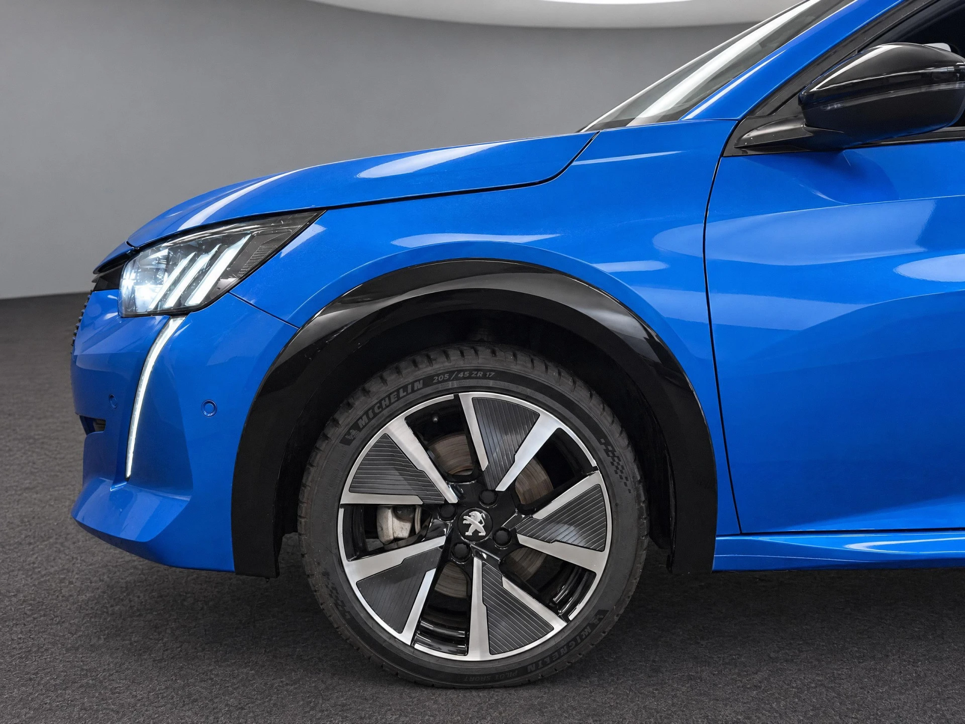 Peugeot e-208