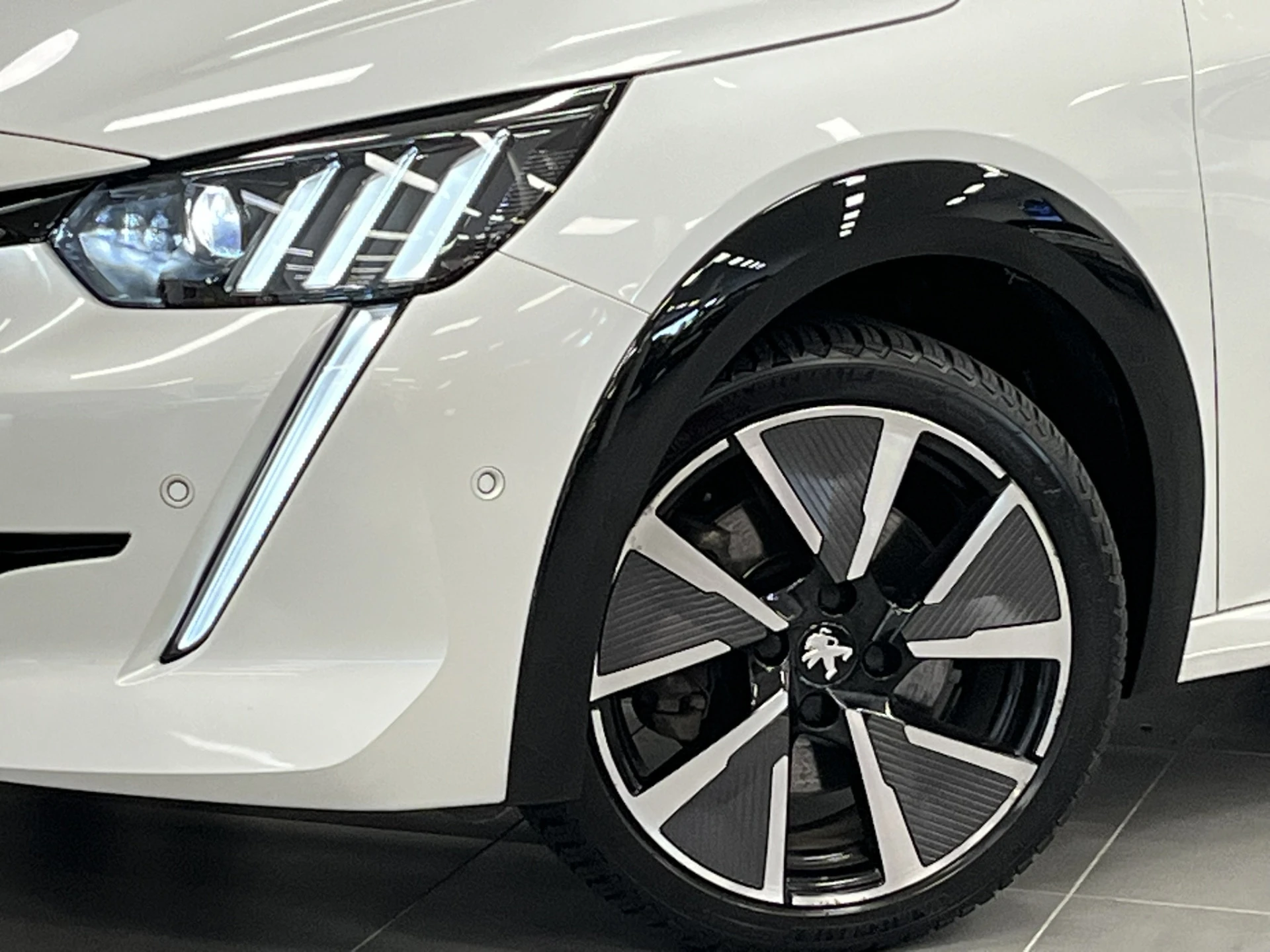 Peugeot e-208