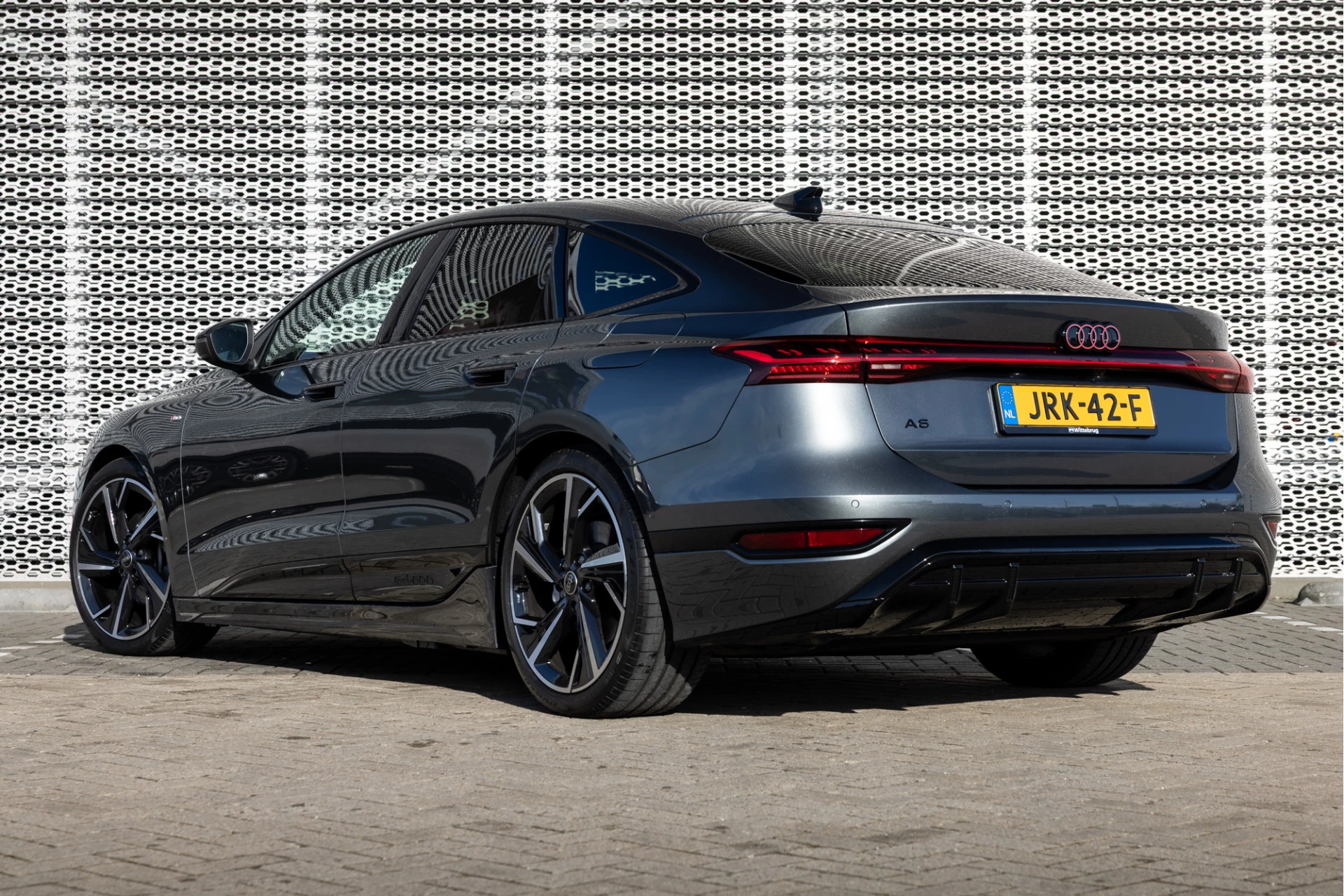 Audi A6 e-tron
