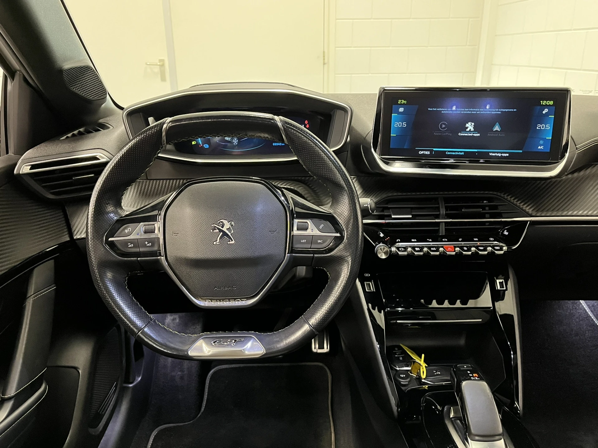 Peugeot e-208