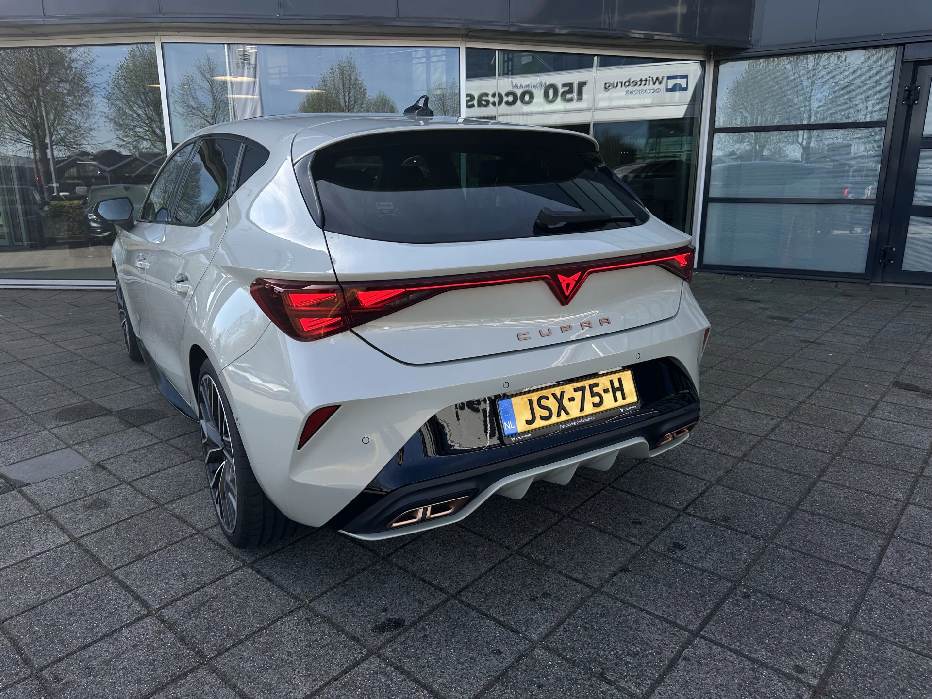 Cupra León
