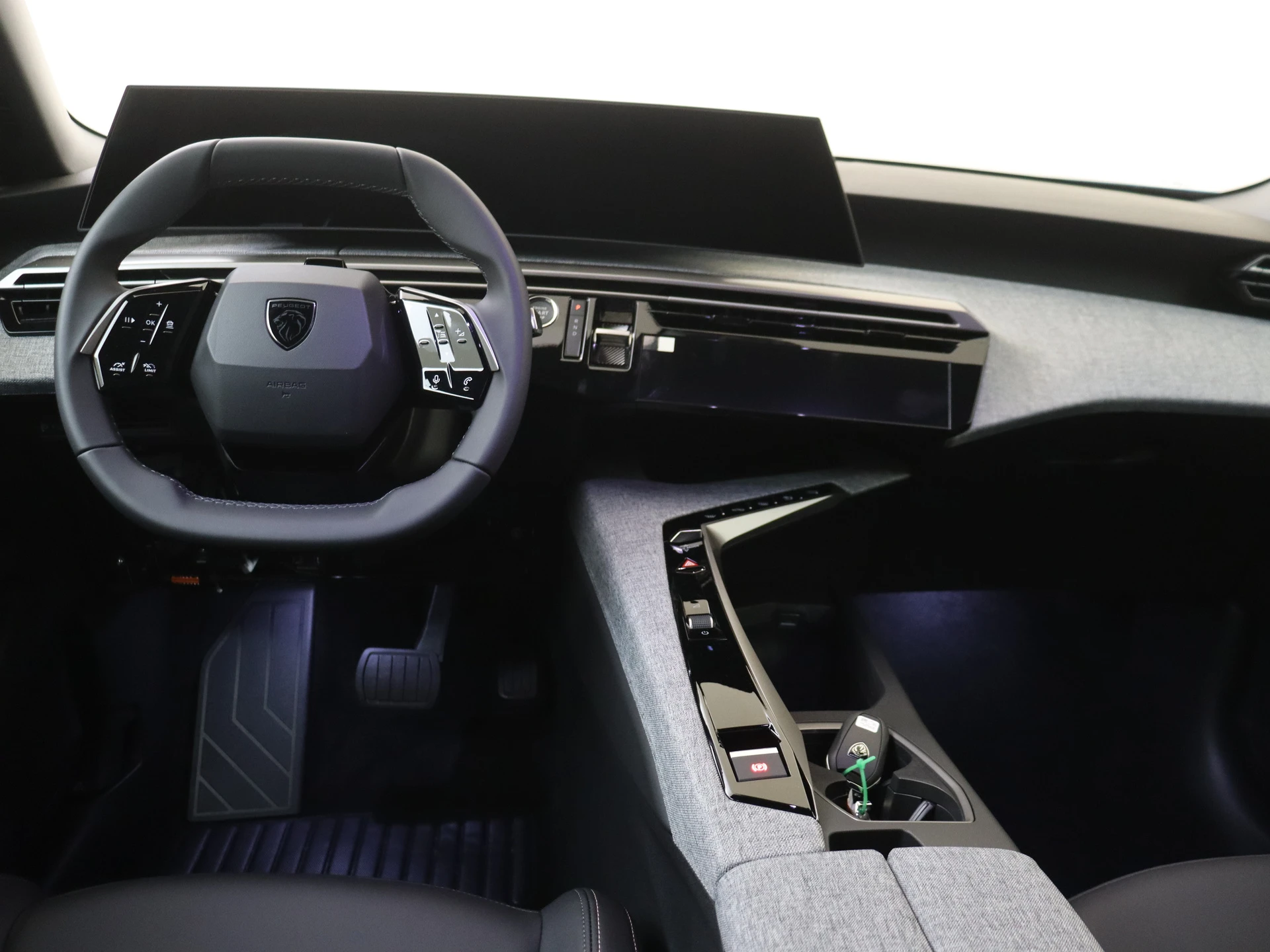 Peugeot e-3008