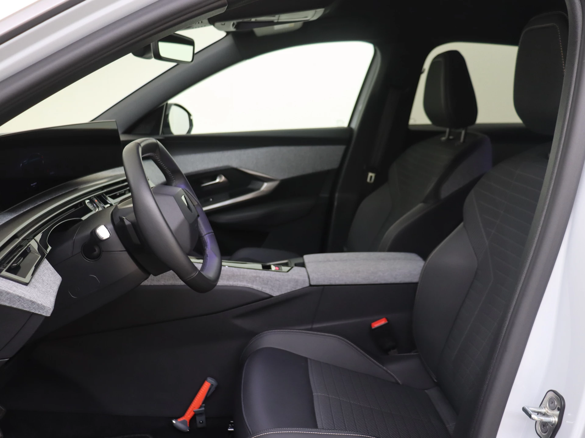 Peugeot e-3008