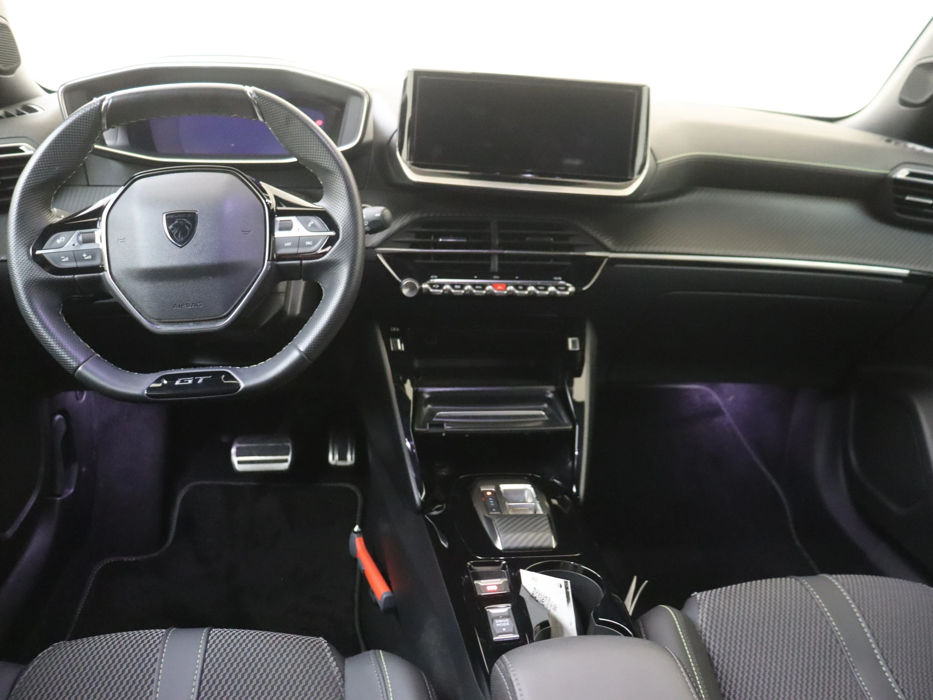 Peugeot e-2008