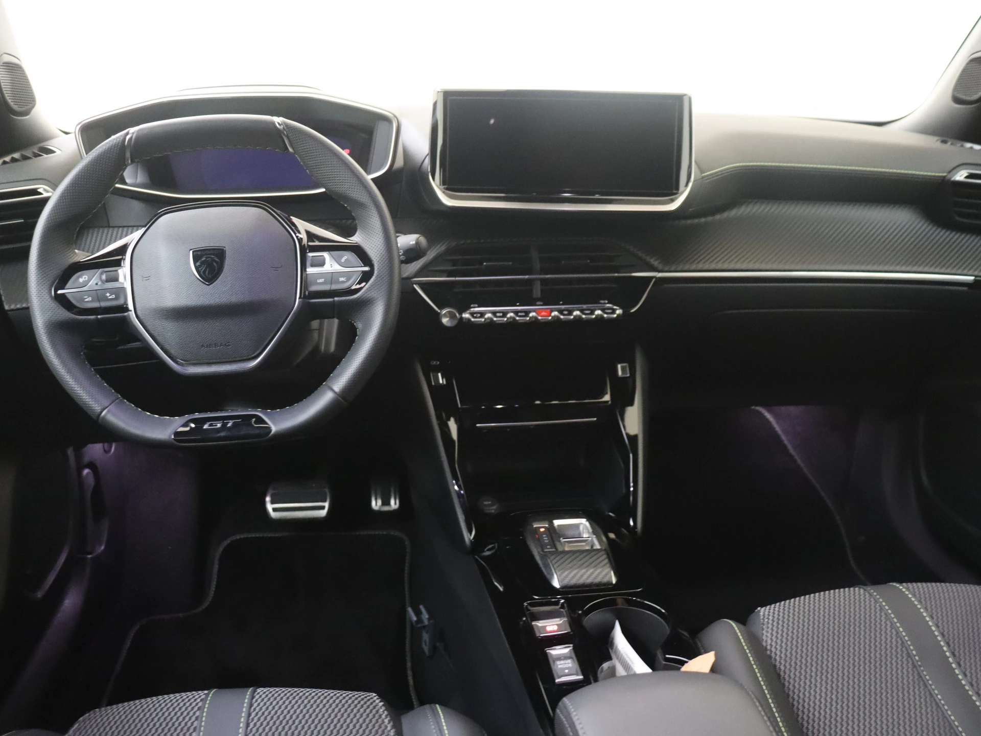 Peugeot e-2008