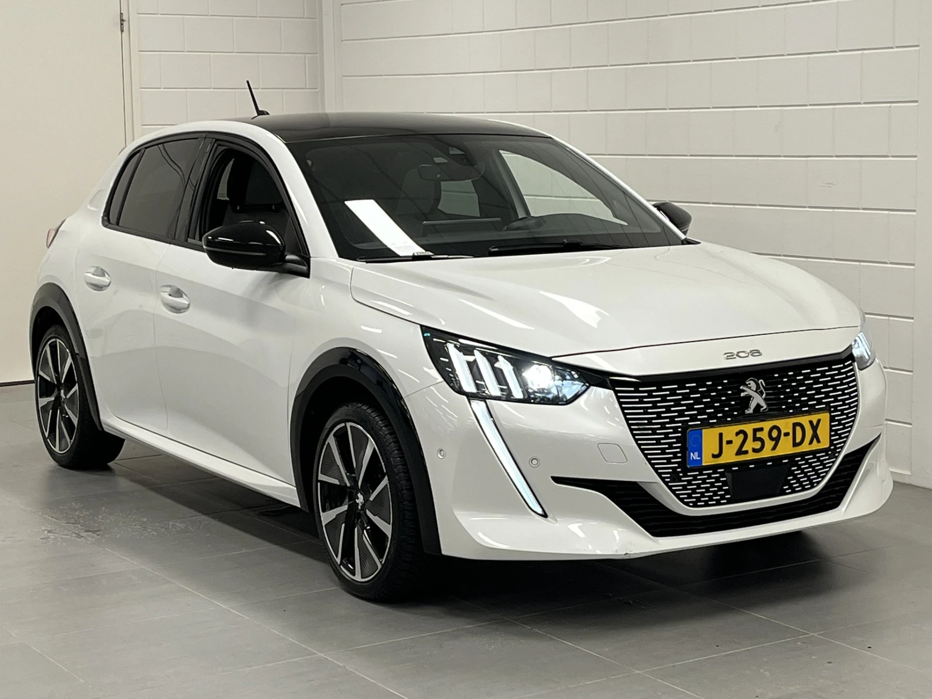 Peugeot e-208