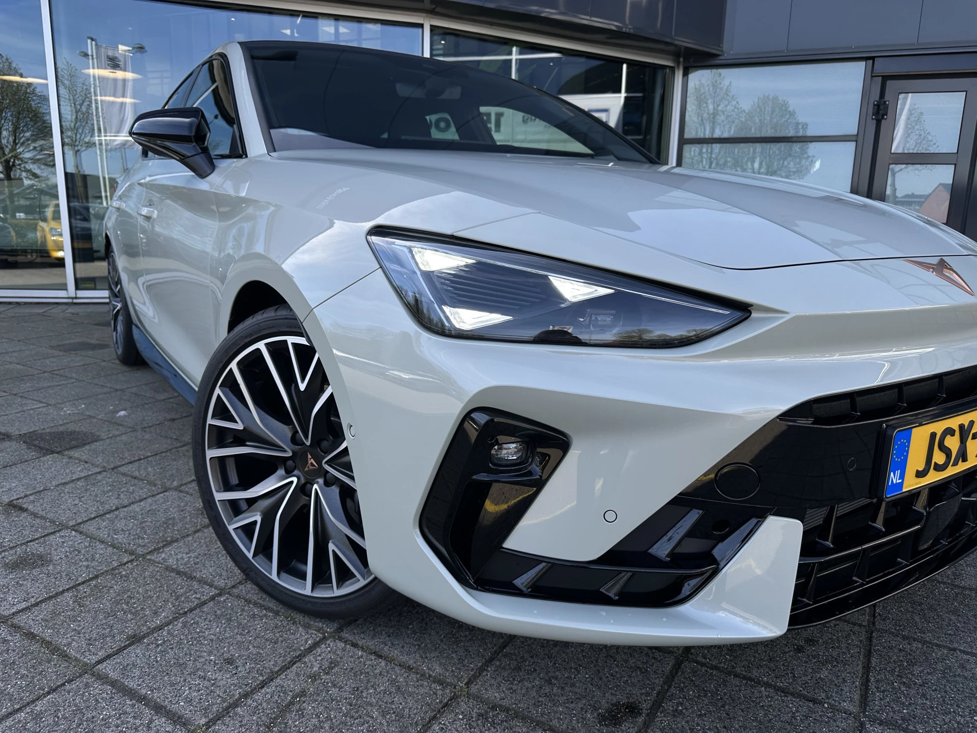 Cupra León