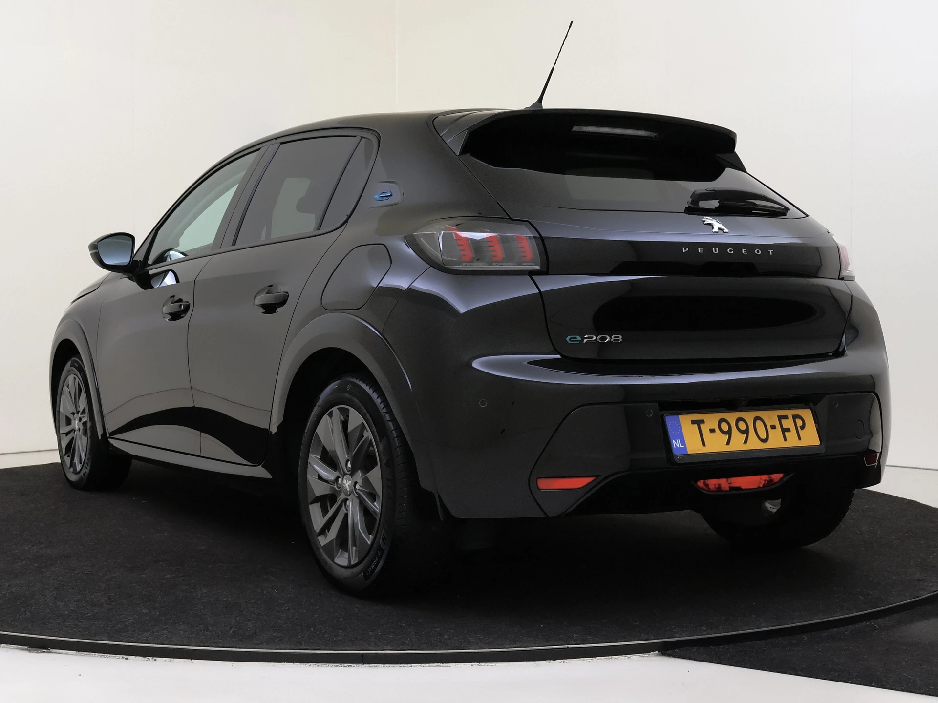 Peugeot e-208