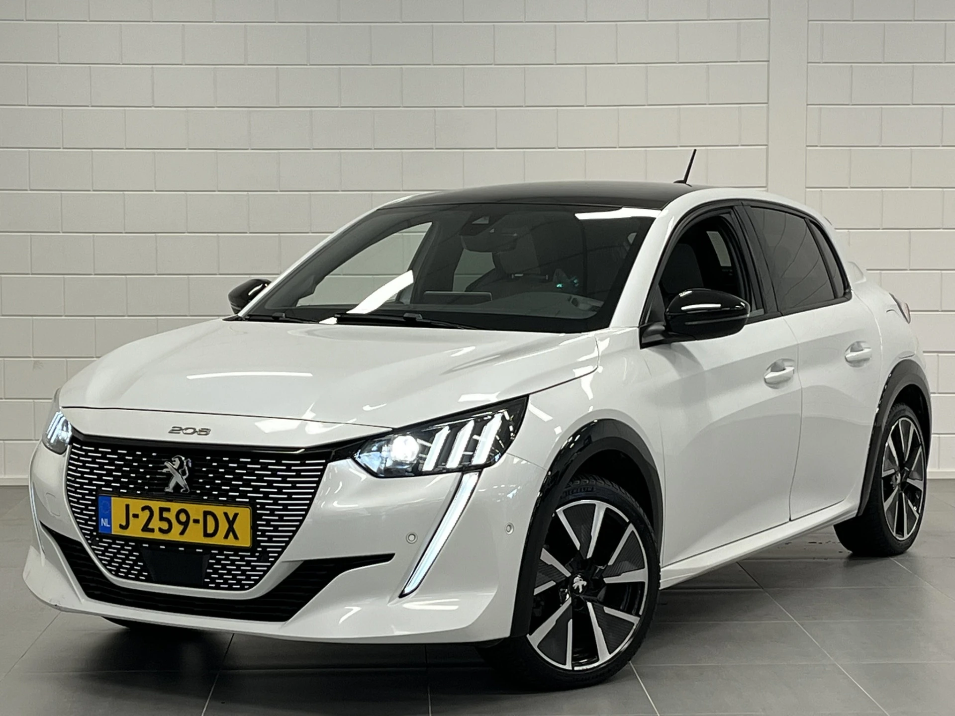 Peugeot e-208