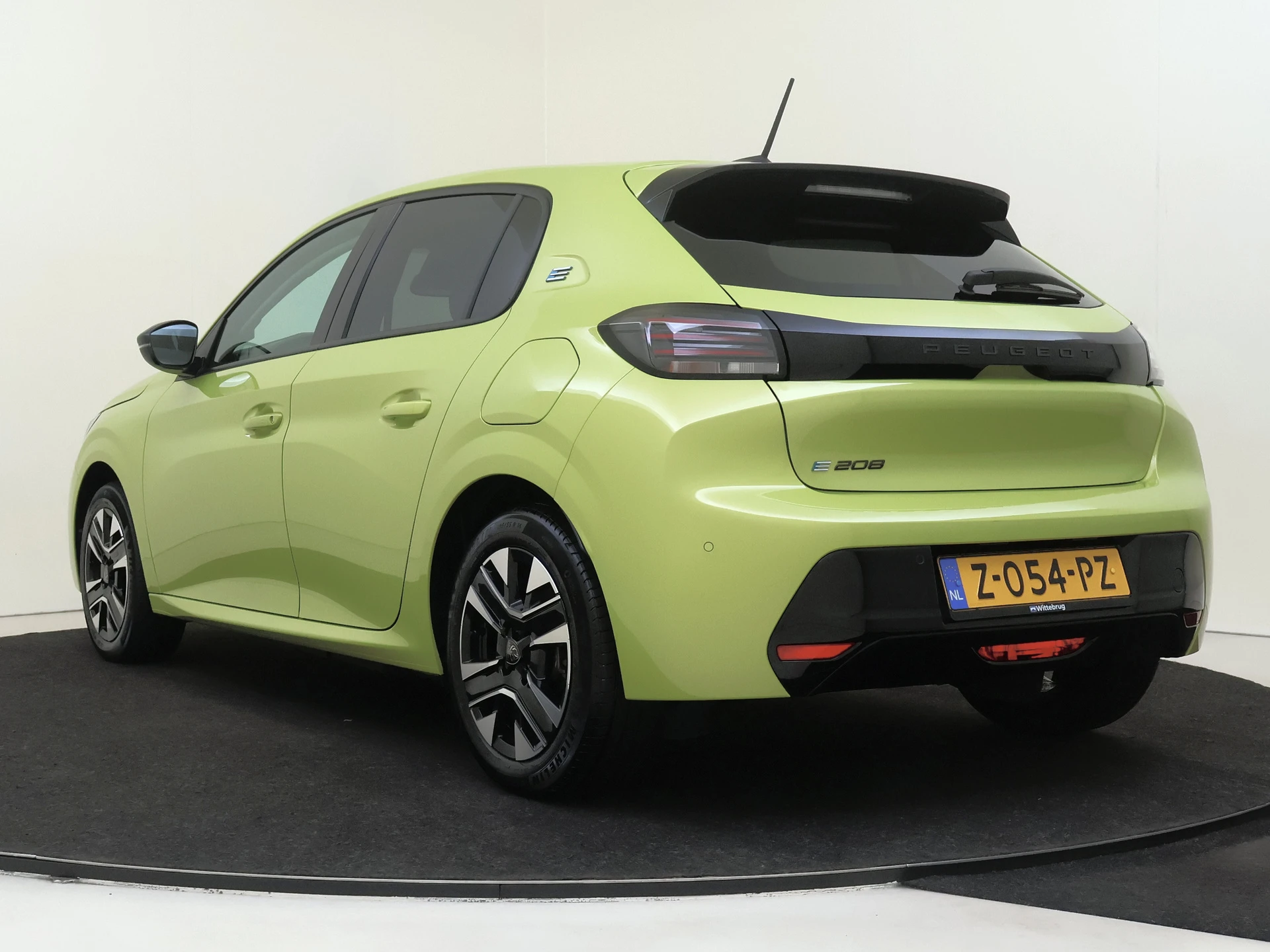 Peugeot e-208
