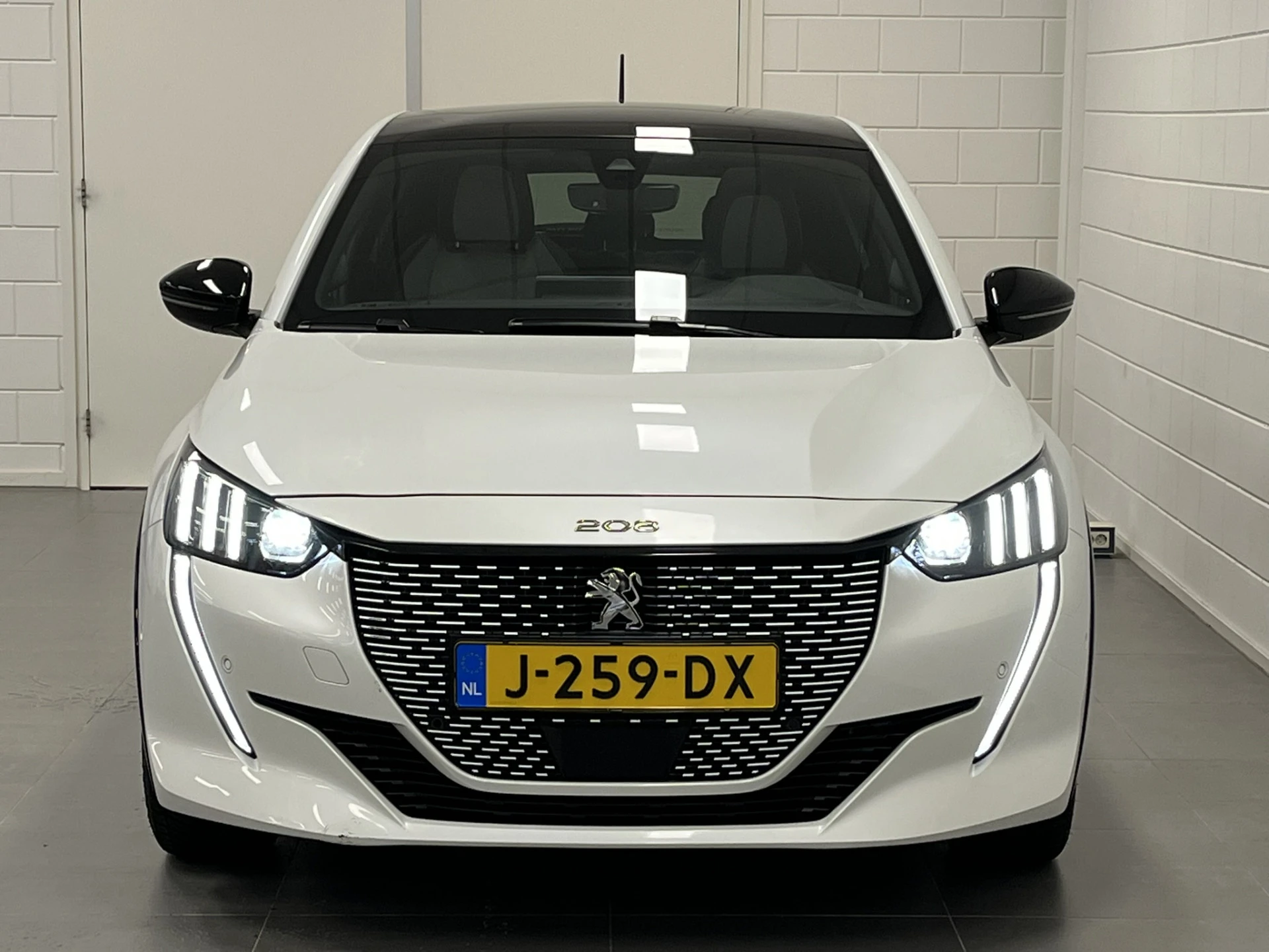 Peugeot e-208