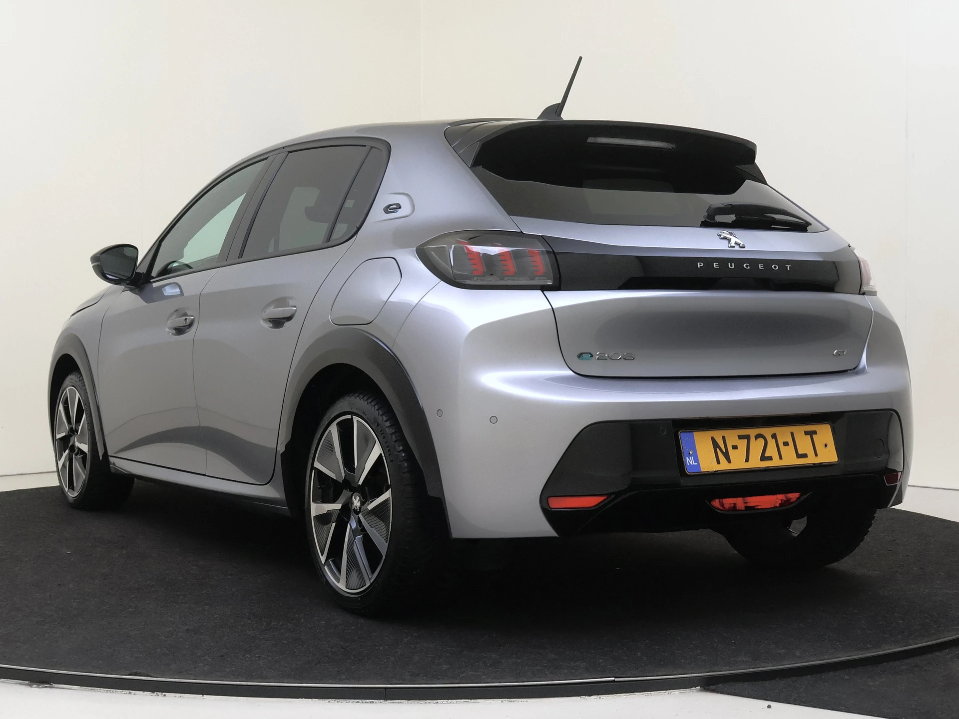 Peugeot e-208