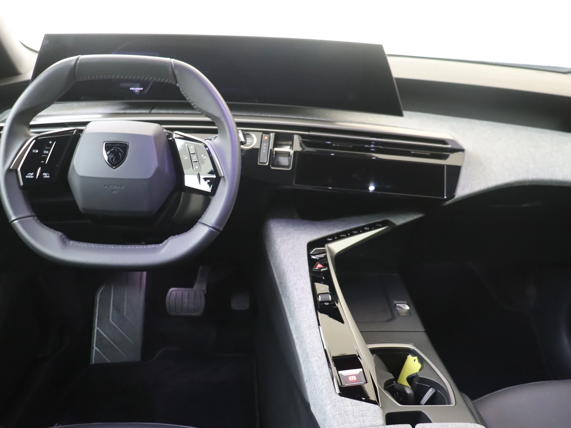 Peugeot e-3008