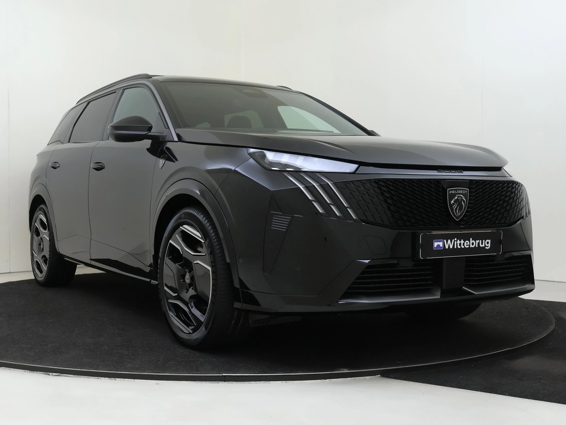 Peugeot e-5008