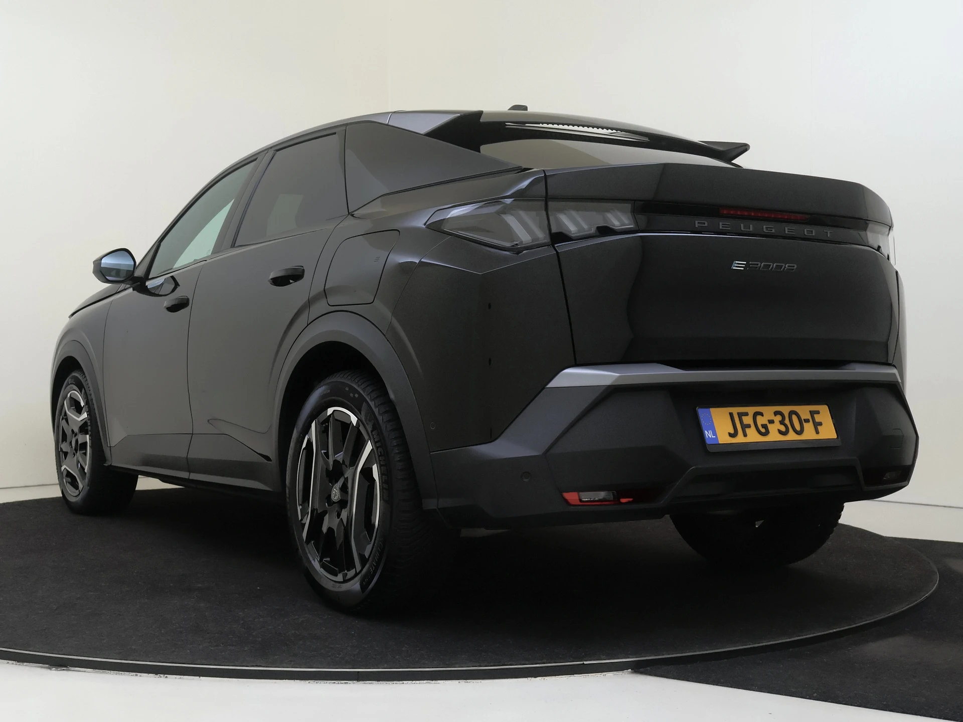 Peugeot e-3008