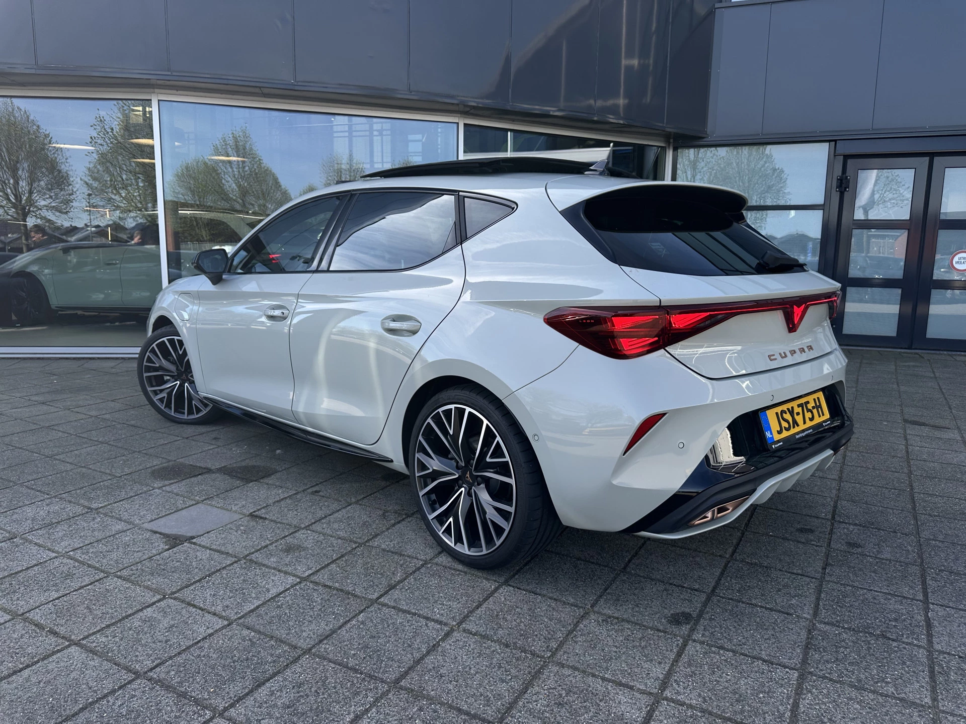 Cupra León