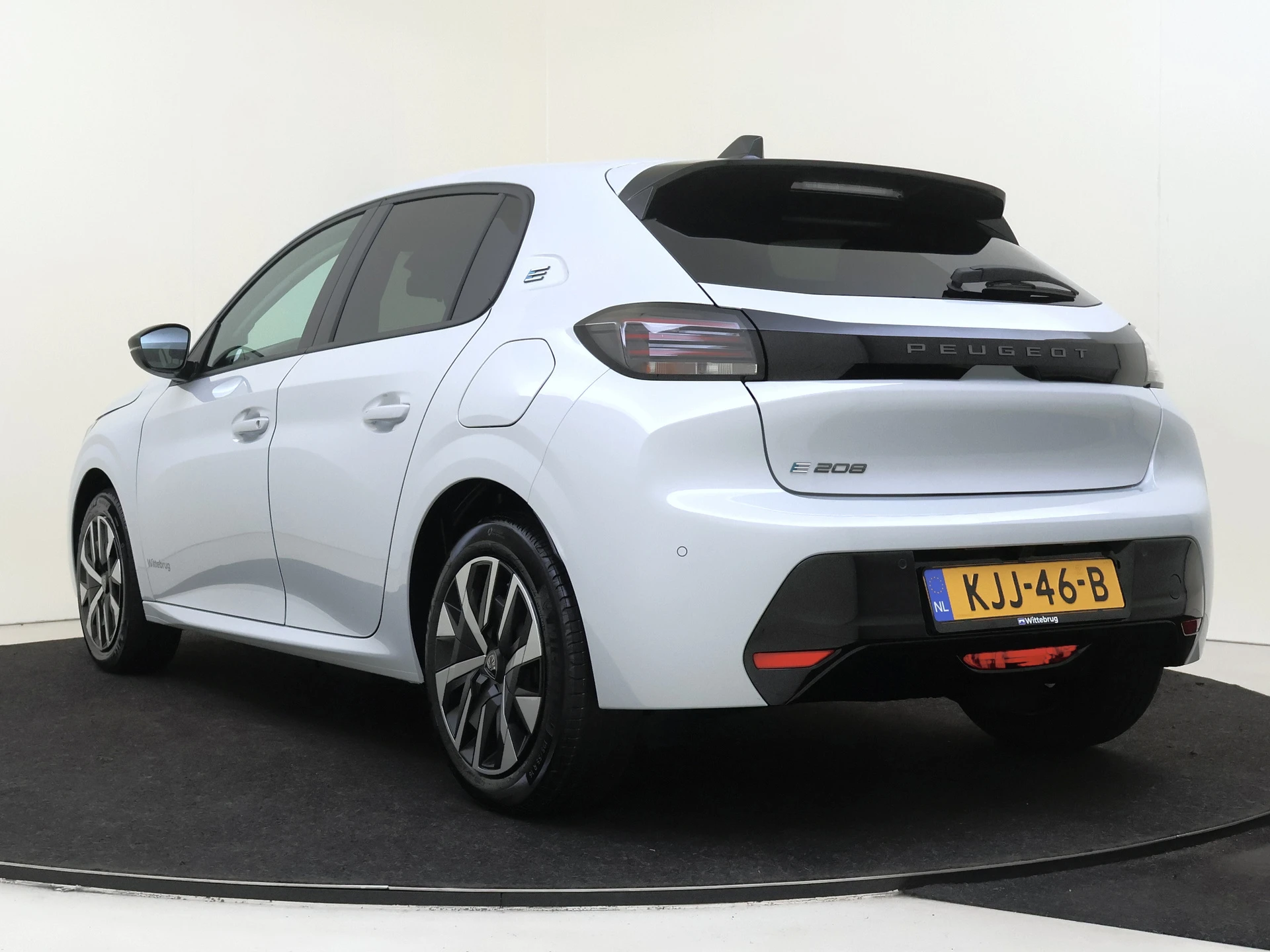 Peugeot e-208